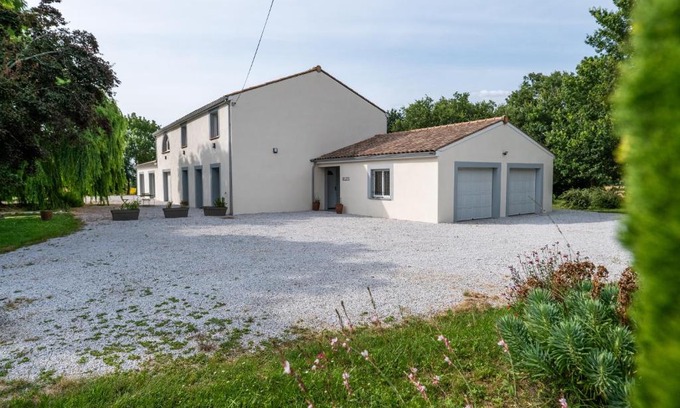 La Pomarede Bed & Breakfast | Chez PhiL