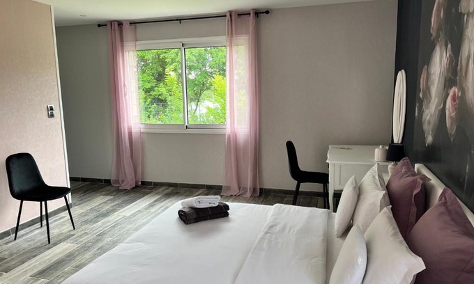 Lamarche-sur-Saone Bed & Breakfast | Chez Saliha et Serge