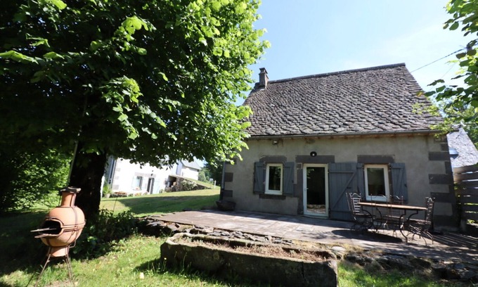 Saint-Sauves-d'Auvergne House | Chez Théo, a typical Auvergne house