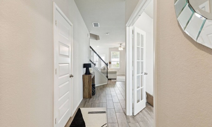 Lincoln Park House | Chic 1-bedroom in charming Providence Village with private bathroom