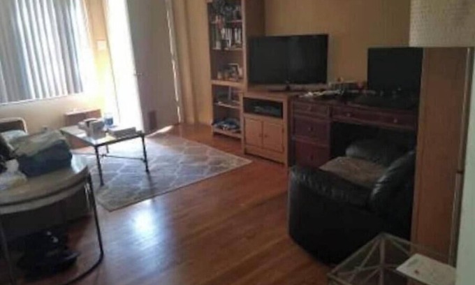 Beverly Hills Apartment | Chic 1-bedroom apartment in Beverly Hills WiFi, AC, close to Cedars Sinai!