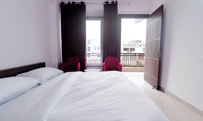 New Delhi Apartment | Chic 1-bedroom with AC, WiFi & shared kitchen & living space in fab New Delhi