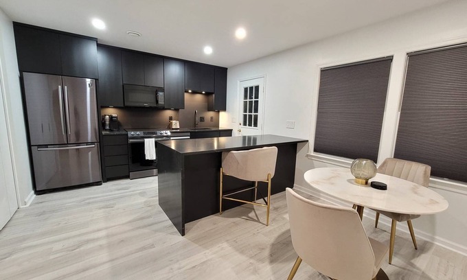 Rosewood Condo | Chic 2 bedroom, 1 bathroom near Fort Jackson, hospitals, and USC