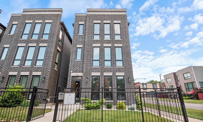 Grand Boulevard Condo | Chic 2-bedroom condo in amazing Chicago minutes from Lake Michigan