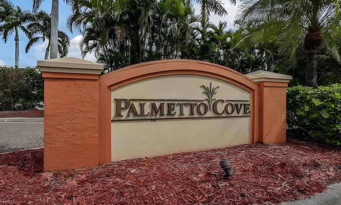 Cypress Lake Condo | Chic 2-bedroom condo, plus a den, with WiFi, AC in awesome Fort Myers