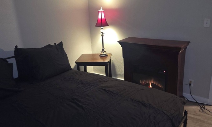 Downtown West Apartment | Chic 2-bedroom DOWNTOWN apartment with fitness room and balcony in vibrant STL