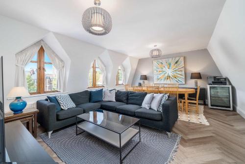 St. Mary's Park Apartment | Chic 2BR Battersea Flat Terrace & Pet-Friendly