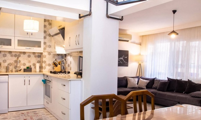 Konak Apartment | Chic and Convenient Flat in Izmir