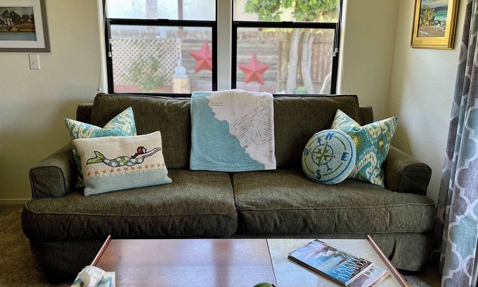 Park Hill Cottage | Chic and modern within steps of trails & beaches