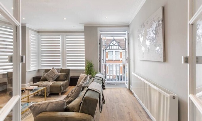 Harringay Apartment | Chic and Radiant Retreat in Harringay Ladder