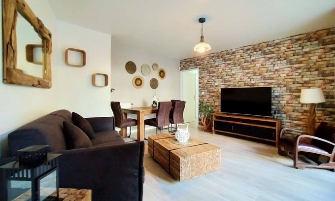Saint-Denis Apartment | Chic and spacious apart with terrace and parking