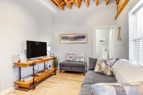 Canandaigua Apartment | Chic Apt in the Heart of Downtown Canandaigua