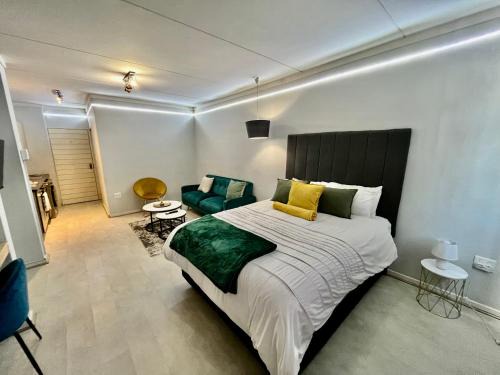 Greater Johannesburg Metropolitan Area Apartment | Chic Bachelor Pad in Dainfern, Sandton