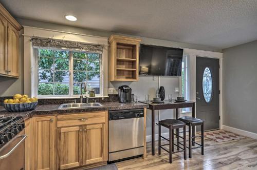Battle Ground Apartment | Chic Battle Ground Apartment about 18 Mi to Vancouver!