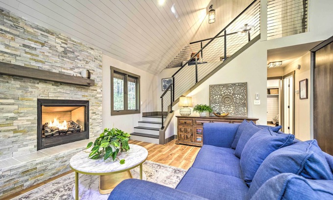 Brevard Cabin | Chic Brevard Cabin - Nature, Trails, & Water!