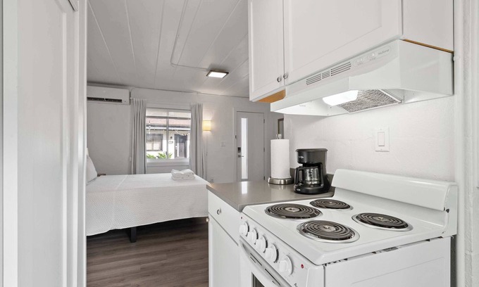 Near East Columbus Apartment | Chic City Retreat 93I Sleeps 2