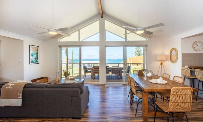 Ledge Point House | Chic coastal holiday home