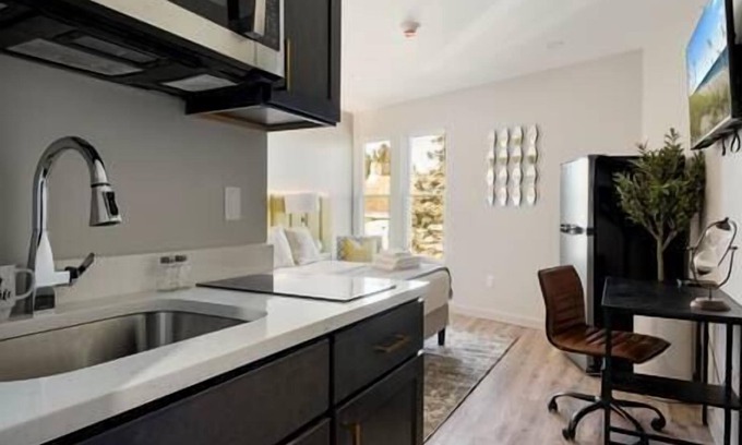Middletown Condo | Chic Haven: Modern and Stylish and Cozy Ambiance