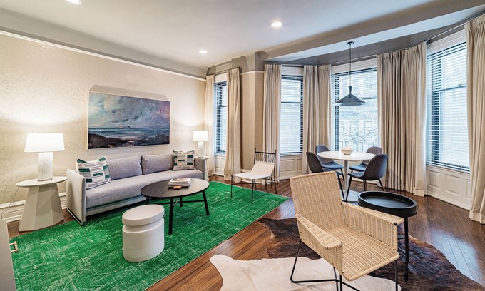 Gold Coast Apartment | Chic & Historic Apartment Steps from Mag Mile