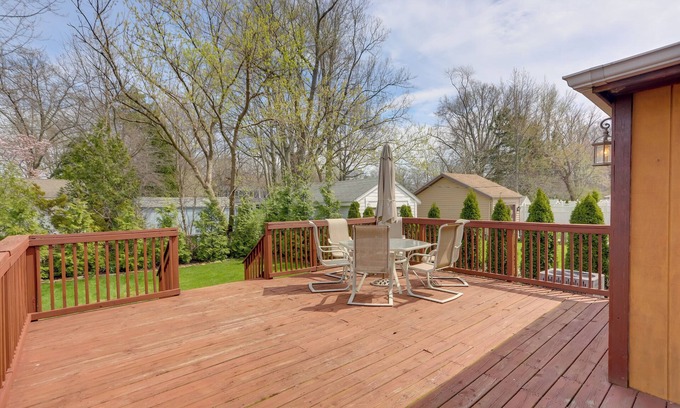 Avon Lake Cottage | Chic Home w/Deck, Walk to Lake Erie!