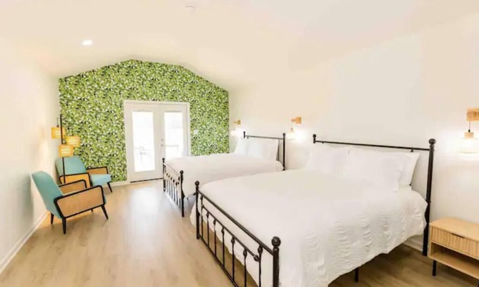 Lincoln Apartment | Chic Lake Bungalow: 2 Queens, Deck, Lake Access