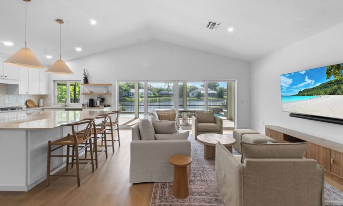 Palm River Estates House | Chic Naples Coastal Retreat – Heated Pool and Spa