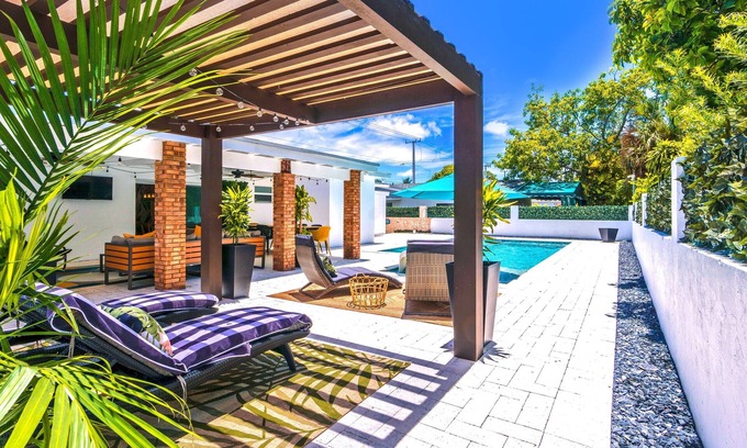Coral Way Villa | Chic retreat near Brickell huge heated pool & spa.