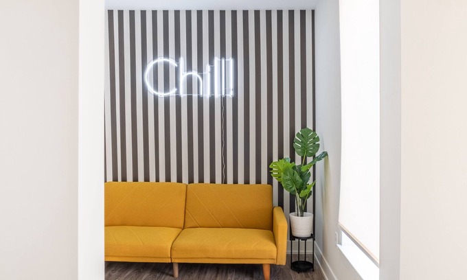Black Rock Historic District Apartment | Chic Stay w/ King Bed Near Beardsley Zoo/ Free Parking