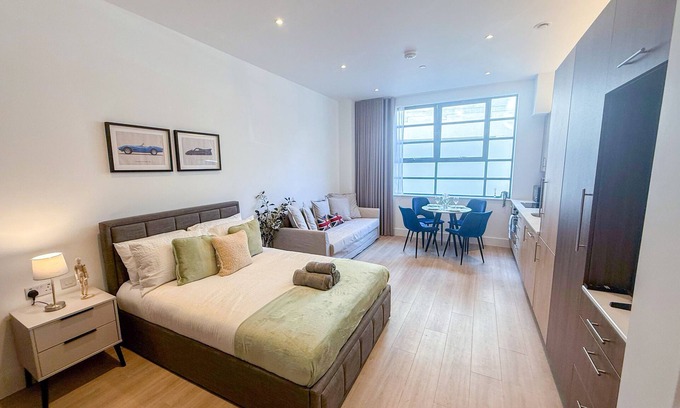 St. Johns Wood Apartment | Chic studio flat in Regent's Park near Marylebone