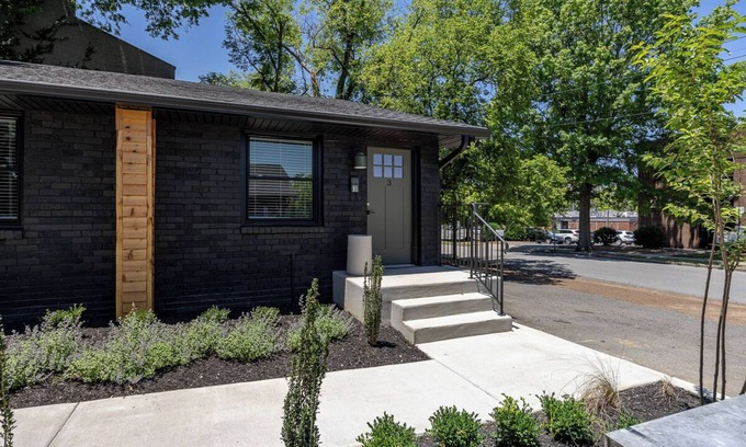 Hillsboro West End Apartment | Chic Studio Near Vanderbilt/Hillsboro | The Nomad