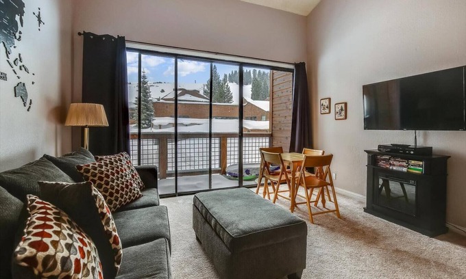 Truckee Condo | Chic Tahoe Donner Queen Studio w/Loft #212