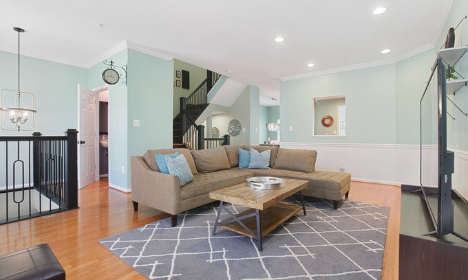 Ellicott City House | Chic Townhome - Garage, Chef's Kit - EZ 95 Access