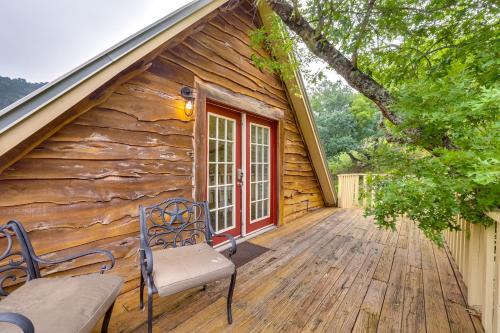 Tarpley Apartment | Chic Tree House Studio about 24 Mi to Bandera!