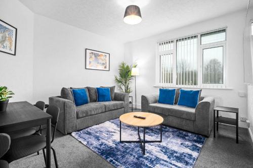 Birmingham Apartment | Chic Two Bedroom Apartment - On Street Parking Available - Netflix - Wifi - Top Rated - 311M