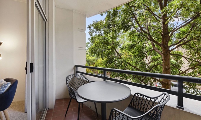 Camperdown Apartment | Chic Urban Escape in Vibrant Camperdown