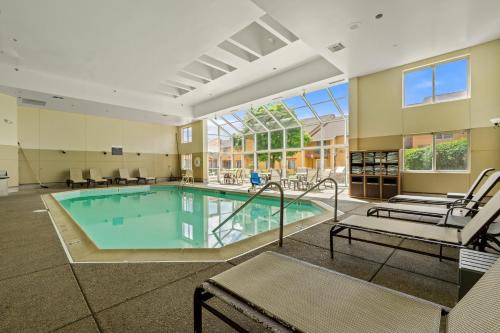 Westmont Hotel | Chicago Club Inn & Suite