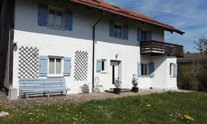 Rimsting Apartment | ChiemseeZeit - large beautiful apartment with balcony, terrace & garden in Rimsting
