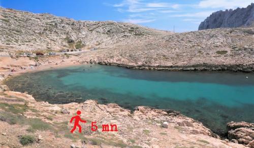 8th Arrondissement Ski Chalet | Chill Out Cabanon Coeur Calanques