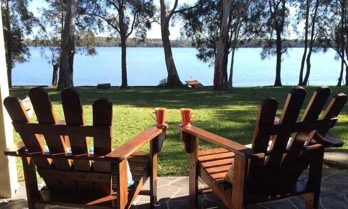 Mannering Park House | Chilling Lakeside on Lake Macquarie