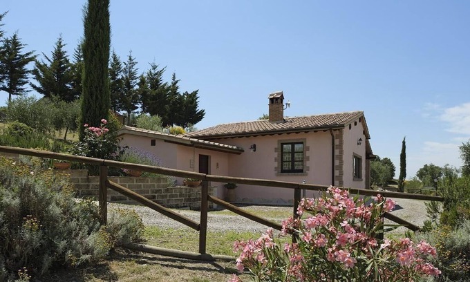 Cinigiano House | Chimney sweep cottage