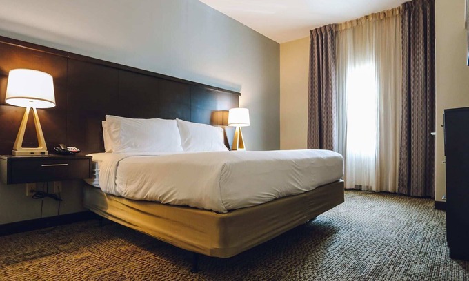 Chinatown Apartment | Chinatown 1B and Free Parking Washer and Dryer Gym