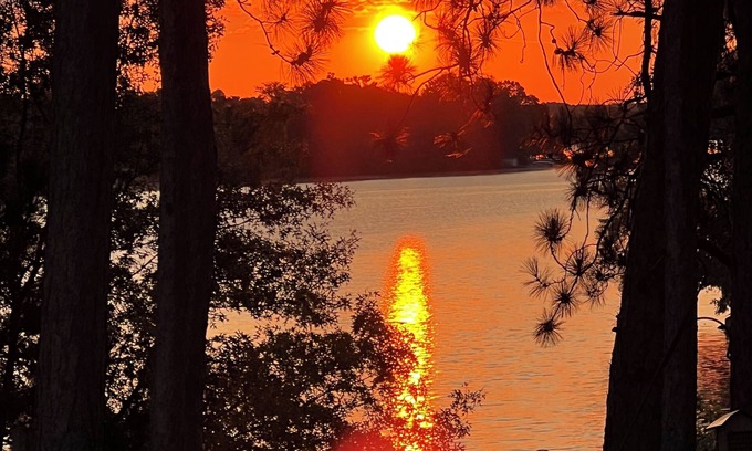 Lake Wissota Apartment | 🔥 Chippewa Falls Lakefront. Lake Wissota Sunsets. Family & Work Stays ·Fire Pit