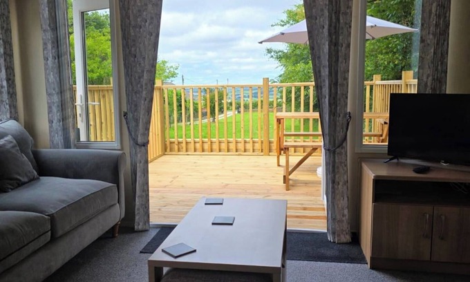 Stowford Cabin | Cholwell 3-Bed Lodge - Sleeps 6 - Pet Friendly