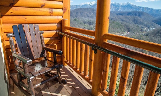 Gatlinburg Resort | Christmas Rental in a Beautiful 3-Bedroom Condo that sleeps up to 14 guests