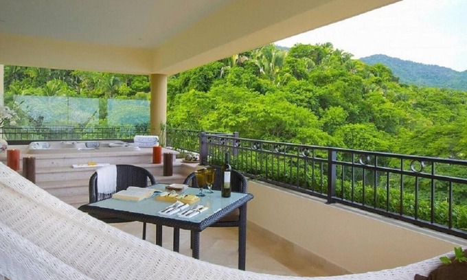 Romantic Zone Resort | Christmas Week in a 3 Bedroom Lock-Off Oceanfront Suite @ Garza Blanca PVR