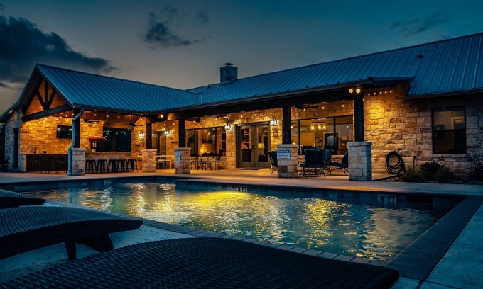 Concan House | Chula Vista Sleeps31 Heated Pool Ping Pong Quiet Subdiv FREE Frio@Concan VIP