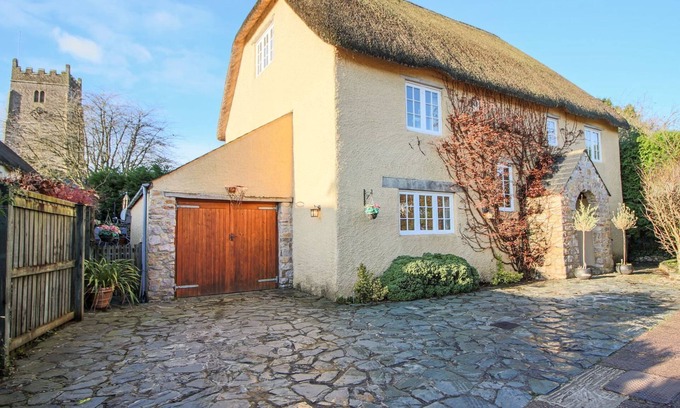 Liverton Cottage | CHURCH THATCH, pet friendly, with open fire in Abbotskerswell
