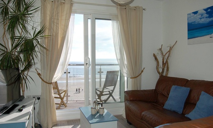 Tywyn House | Chwerthin Y Mor Beach House