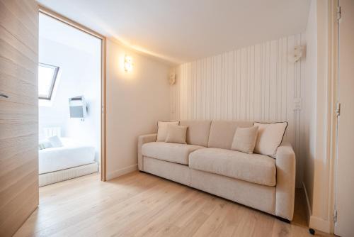 Chaussee-d'Antin Apartment | CIA - Modern Flat, Galeries Lafayette