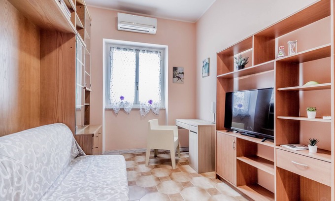 Quartiere XXIV Don Bosco Apartment | Cine City appartament (near Metro line C stop Alessandrino)